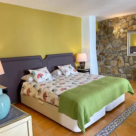 Competa Suites *