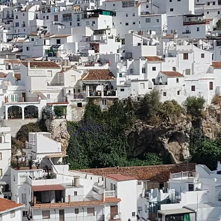 Competa Suites *